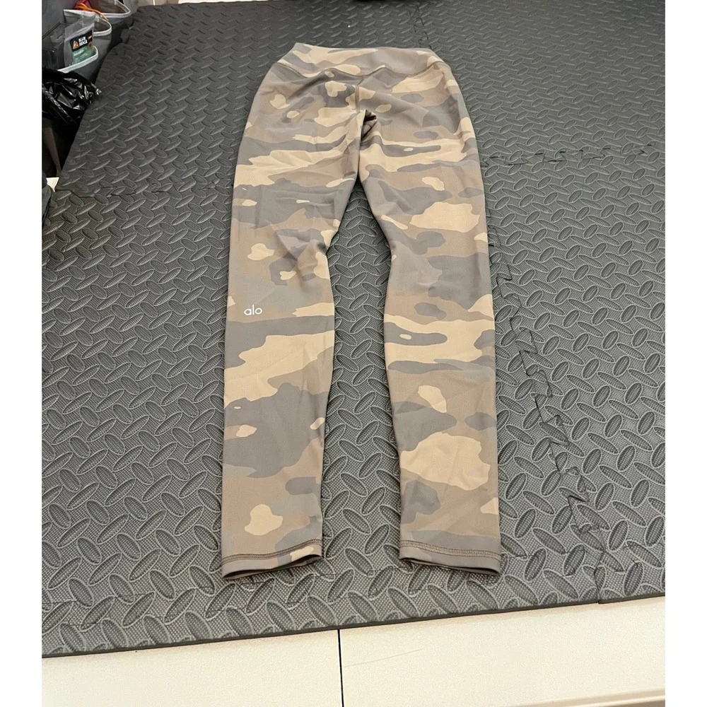 ALO Yoga good size